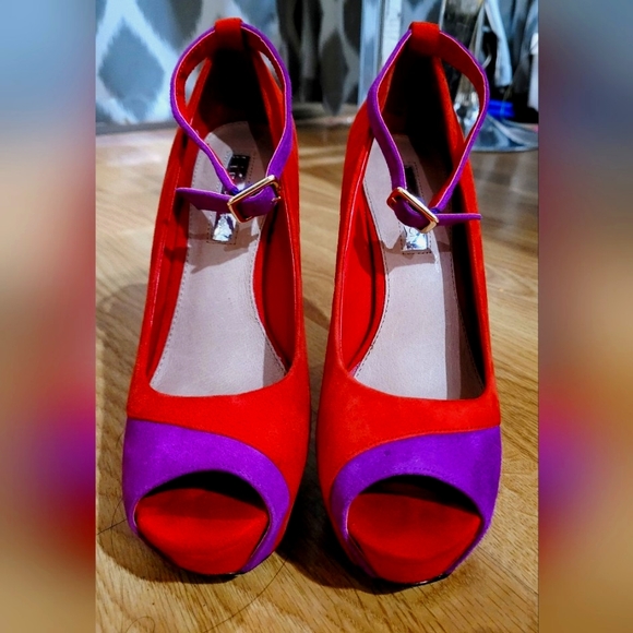 H by Halston Suede Stiletto Heels - Picture 3 of 5